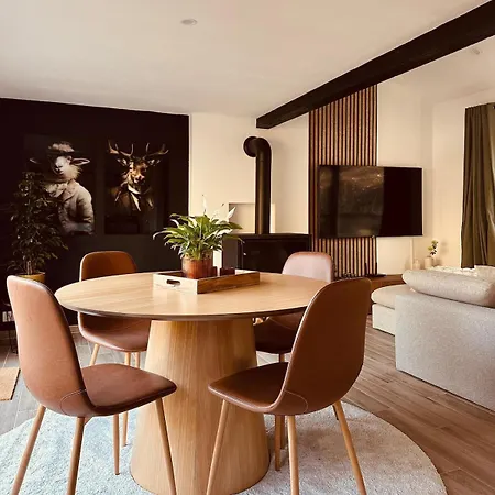 Nid Cosy En Foret