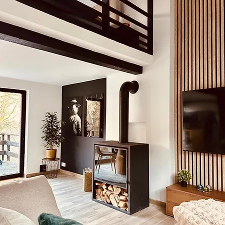 Nid Cosy En Foret