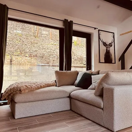 Nid Cosy En Foret *